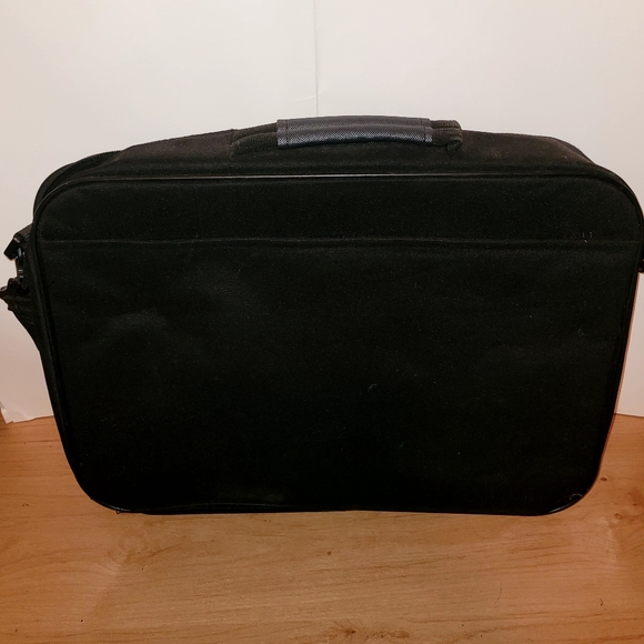 Computer case - Picture 4 of 4